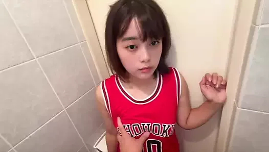 Kaptan, maçtan önce maskot ekibinin temi...
